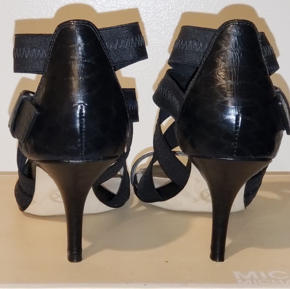 Michael Kors size 6.5 shoes - Picture 4 of 8